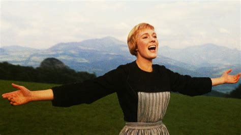 how old was julie andrews in sound of music? did she really sing like that?